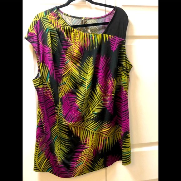 One area print top - Picture 1 of 2